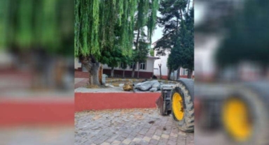Atatürk büstüne saygısızlık tepki çekti