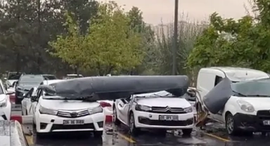 Başkentte hayrete düşüren olay... Otoparka uçak parçası düştü