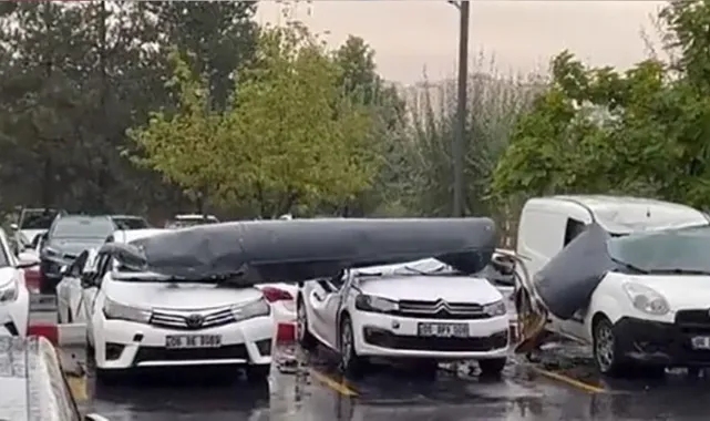 Başkentte hayrete düşüren olay... Otoparka uçak parçası düştü