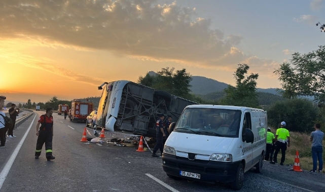 Denizli'de katliam gibi kaza: Kamyonun çarptığı otobüsteki 6 kişi hayatını kaybetti