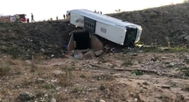 Erzurum'da korkunç kaza: 3 ölü, 22 yaralı