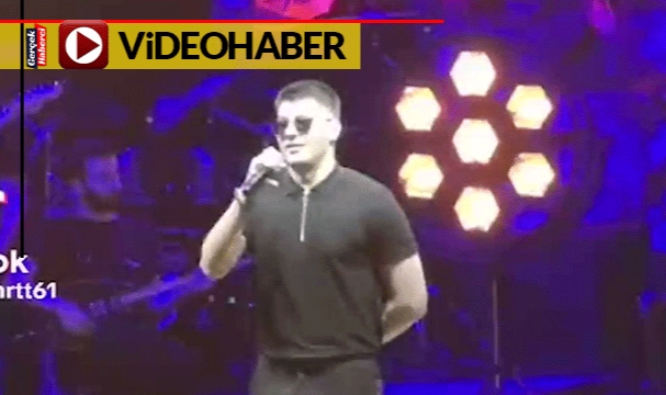 Genç şarkıcı Semicenk'in sahnede çekilen görüntüsü sosyal medyada gündem oldu