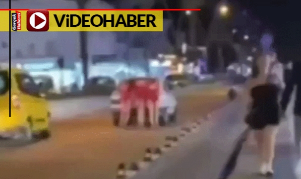 Görenler ne olduğunu anlamadı...  Kırmızı iç çamaşırlarıyla arızalanan Tofaş'ı böyle ittiler