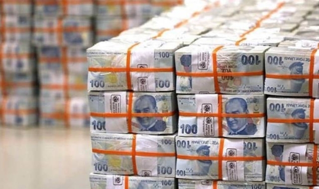 Hazine 17,6 milyar lira borçlandı