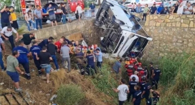 İşçi servisi dere yatağına düştü: 23 yaralı