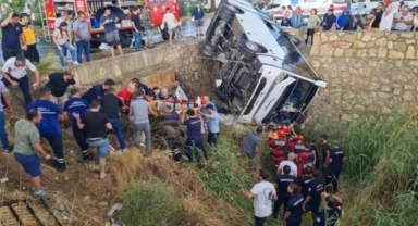 İşçi servisi dere yatağına düştü: 23 yaralı