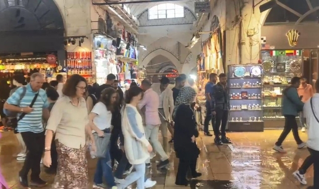 İstanbul'da sağanak yağış... Kapalıçarşı ile Tahtakale sular altında kaldı!