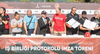 İzmir’de arama kurtarma ekiplerine 17 dernek daha güç verdi