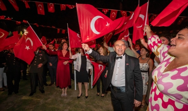 İzmir’de kurtuluş kutlamaları resepsiyonla başladı