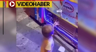 Maraş dondurma şakasına sinirlendi... Küçük çocuk dondurma dolabını böyle tekmeledi
