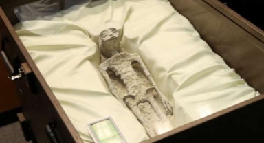 Meksika Kongresi'nde bin yıllık cesedin 'uzaylı kalıntıları' iddiasıyla sunuldu