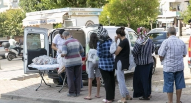 Mersin’de yoksulluğun fotoğrafı: Vatandaş 6 TL’lik yemek kuyruğunda