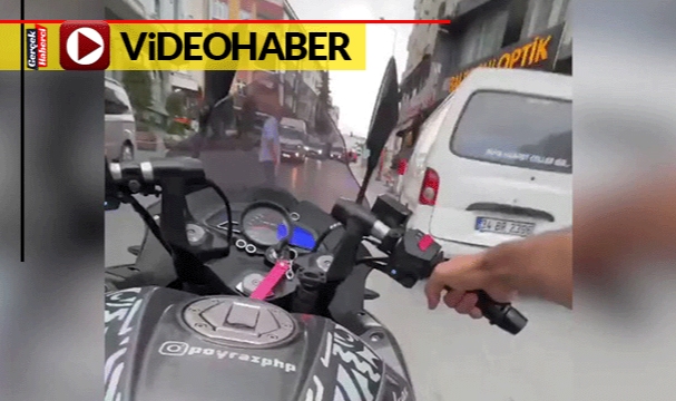 Motorcunun trafikteki hareketleri gündem oldu: Sürücülerin elini tuttu