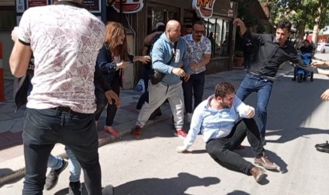 Teyze-yeğenin uygunsuz fotoğraf kavgasına kocalar da dahil olunca ortalık karıştı