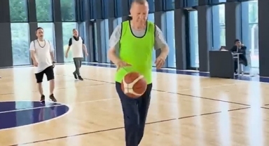 Varank, Cumhurbaşkanı Erdoğan'ın basketbol oynarken çekilen görüntülerini paylaştı