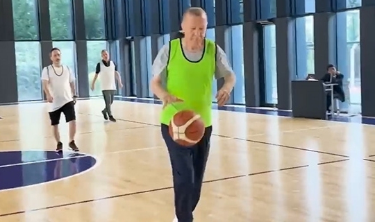 Varank, Cumhurbaşkanı Erdoğan'ın basketbol oynarken çekilen görüntülerini paylaştı