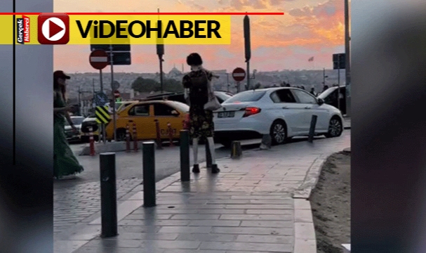Yanından geçenler dönüp bir daha baktı... Manken sanıldı, insan çıktı