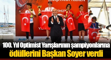 100. Yıl Optimist Yarışlarının şampiyonlarına ödüllerini Başkan Soyer verdi 