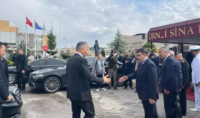 Bakan Yerlikaya ve MİT Başkanı Kalın’dan saldırı girişiminde yaralanan polislere ziyaret