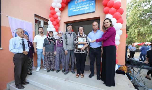 Başkan Ceritoğlu Sengel, Efes Selçuk’ta yeni bir gençlik ve yaşam merkezi açtı