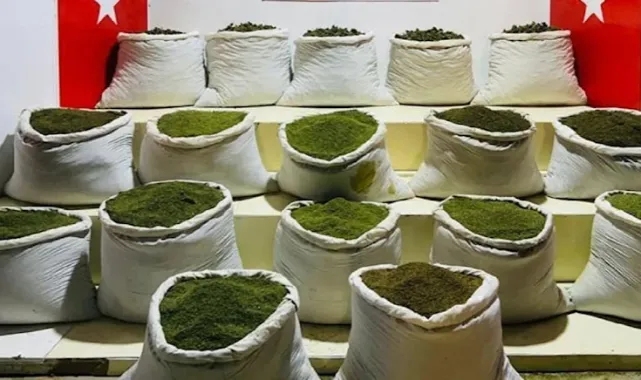 Diyarbakır'da 1 ton 354 kilogram esrar ele geçirildi
