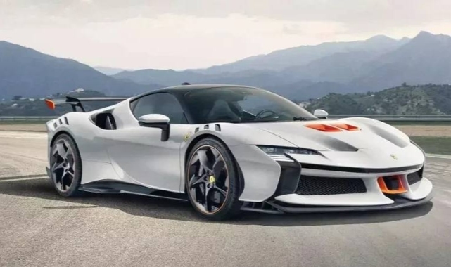 Kaçak getirilen yüzlerce Ferrari ve Mercedes'in satışına yasak; ünlü isimler de var!