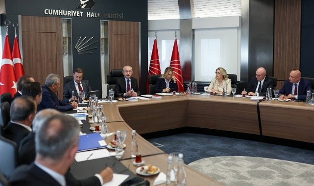 Kılıçdaroğlu, partili milletvekilleriyle bir araya geldi