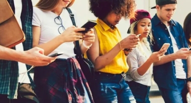 Kuşak kuşak araştırıldı: Telefonu çok kullananlar önemli olayları kaçırıyor