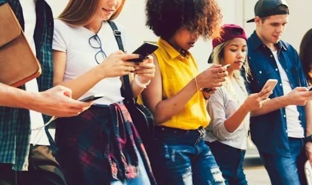 Kuşak kuşak araştırıldı: Telefonu çok kullananlar önemli olayları kaçırıyor