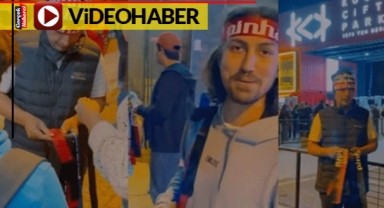 Pinhani seyyar satıcı kılığına girdi, konsere gelenler tanıyamadı