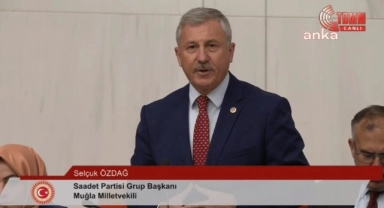 Saadet Partisi Grubu'ndan TBMM Genel Kurulu'nda oturarak protesto