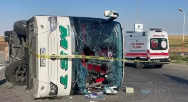 Şanlıurfa'da yolcu otobüsü devrildi: 2 ölü, 25 yaralı