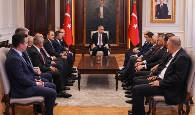 Süleyman Soylu'dan İçişleri Bakanı Yerlikaya'ya 'geçmiş olsun' ziyareti