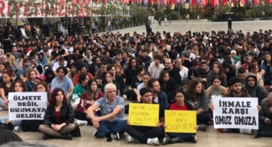 Üniversitelilerden asansörde ölen arkadaşları için eylem