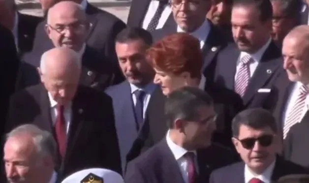 Bahçeli-Akşener diyaloğu: Tebessüm etti, ağzını kapattı