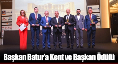 Başkan Batur’a Kent ve Başkan Ödülü