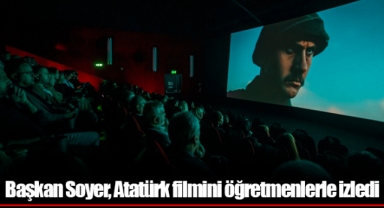Başkan Soyer, Atatürk filmini öğretmenlerle izledi