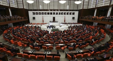 Çalışan emekliye ikramiye önergesi kabul edildi