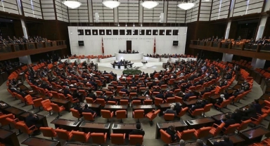 Çalışan emekliye ikramiye önergesi kabul edildi