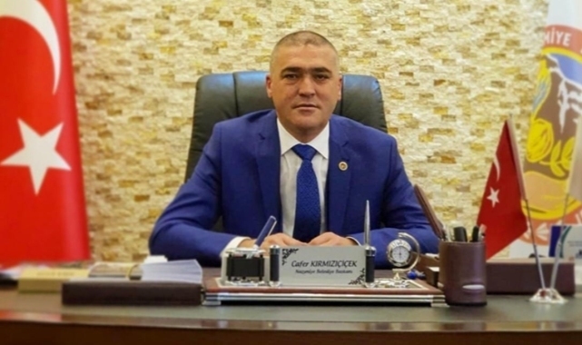 CHP'li Belediye Başkanı topa tuttuğu partisinden istifa etti