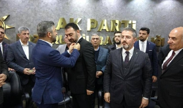 DEVA Partisi&#039;nden istifa eden 800 kişi, AK Parti&#039;ye katıldı