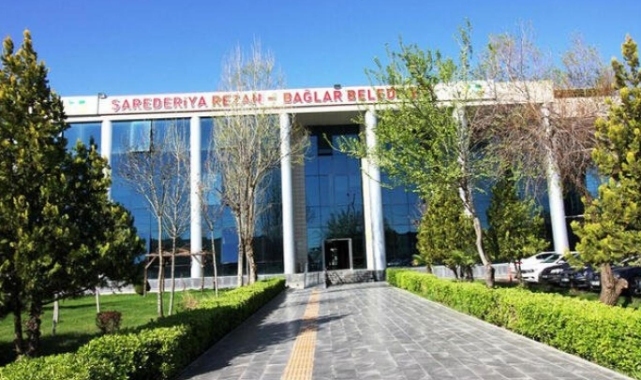 Diyarbakır Bağlar Belediyesi’nde rüşvet operasyonu: Beş koltukta oturan başkan yardımcısı ve bir personel gözaltında