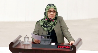 Eski HDP’li vekil Hüda Kaya, İstanbul Havalimanı’nda gözaltına alındı