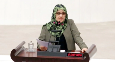Eski HDP’li vekil Hüda Kaya, İstanbul Havalimanı’nda gözaltına alındı