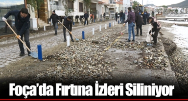 Foça'da Fırtına İzleri Siliniyor
