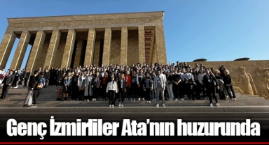 Genç İzmirliler Ata’nın huzurunda