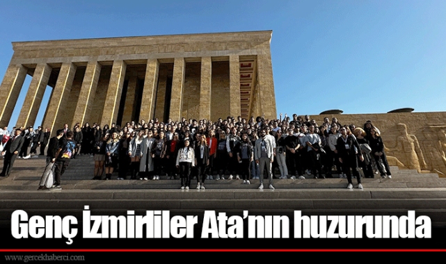 Genç İzmirliler Ata’nın huzurunda