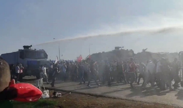 İncirlik Hava Üssü’ne girmeye çalışan gruba polis müdahalesi