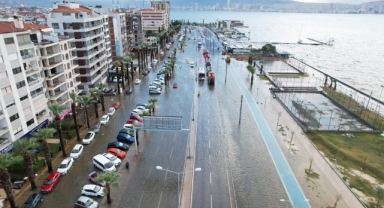 İzmir'de deniz 1 metre yükseldi