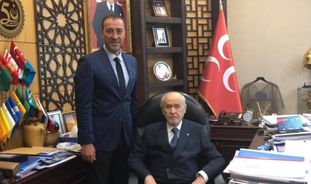 Kendi üniversitesine bina tahsis etmiş